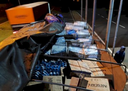 PRF apreende caminhão com alimentos sendo transportados de forma irregular em Eldorado (MS)
