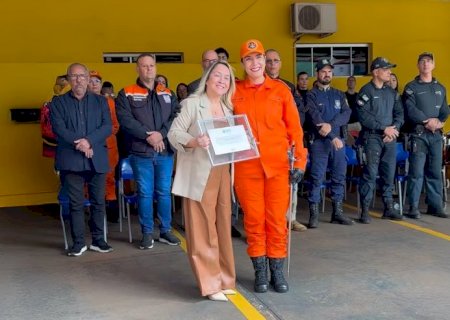 Lia Nogueira participa de posse da nova comandante do 2º GBM em Dourados