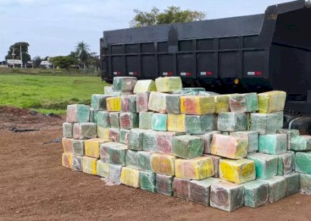 Operação conjunta apreende 5,8 toneladas de maconha escondidas em caminhão com carga de pedra brita