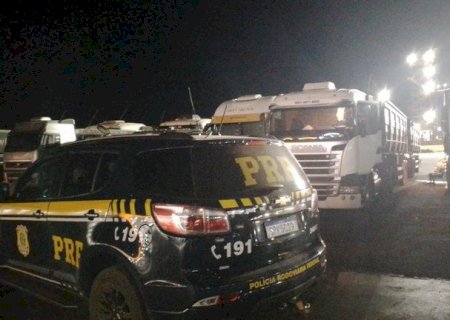 PRF apreende 450 mil maços de cigarros contrabandeados em Sidrolândia (MS)