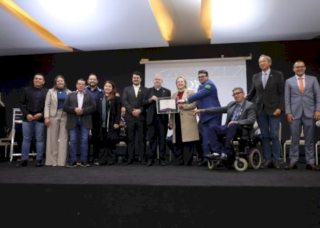 Câmara de Dourados homenageia presidentes da ACED