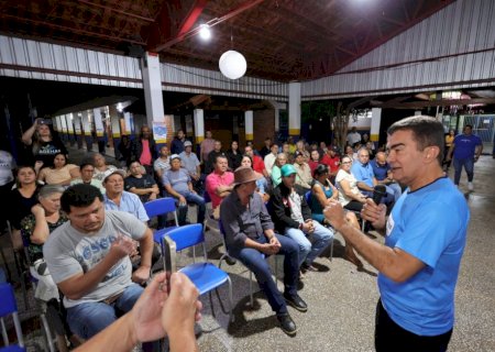 Prefeitura entrega mais 75 títulos de propriedade e anuncia outras 250 escrituras