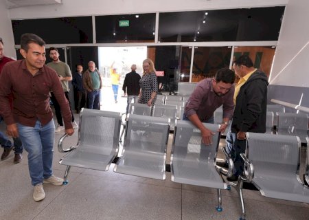Prefeitura troca todas as cadeiras da UPA e torna ambiente mais confortável e acolhedor