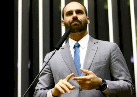 Nos EUA, Eduardo Bolsonaro critica Tereza Cristina e Tarcísio de Freitas