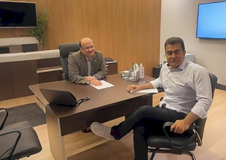 Prefeito se reúne com governador para cobrar aumento de repasses para o Hospital da Vida