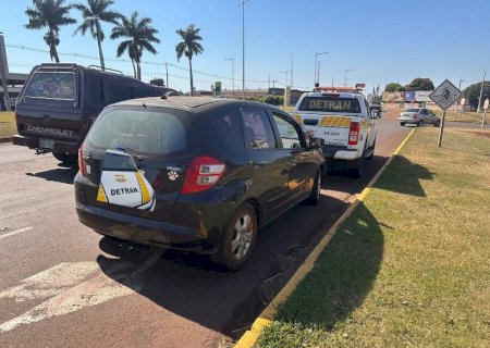 Detran encontra carro com R$ 95 mil em multas durante fiscalização