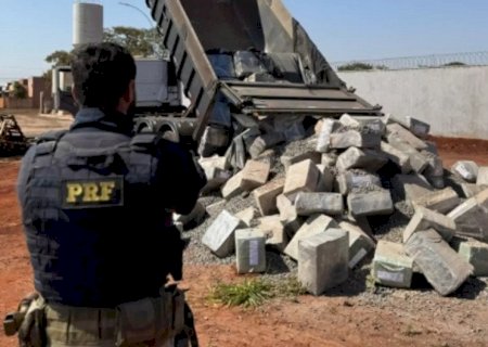 Polícia apreende mais de 6 toneladas de maconha escondidas em carga de pedras em Dourados