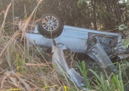 Veículo que saiu de Caarapó com destino ao interior de SP capota na MS-276