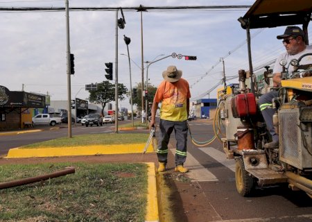 Após recapeamento, prefeitura inicia sinalização de trânsito no Grande Água Boa