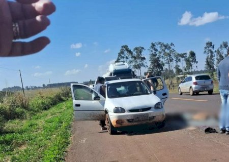 Homem morre atropelado ao parar carro para socorrer neto na MS-164