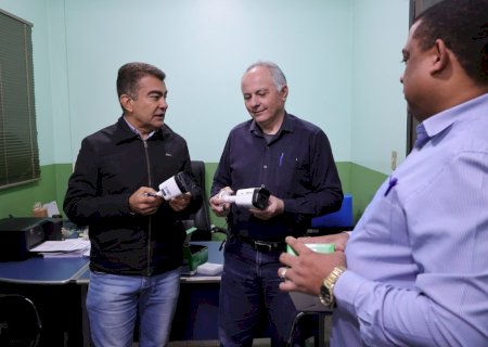 Prefeitura instala câmeras na Escola Weimar Torres e amplia segurança dos alunos