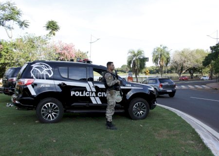 Policiais civis cumprem mandado de prisão contra foragido da justiça por violência doméstica
