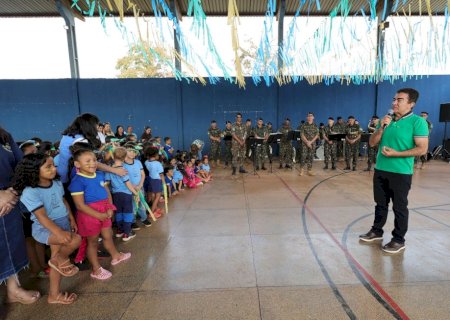 Prefeito destaca civismo e formação cidadã em Hora Cívica na Escola Sócrates Câmara