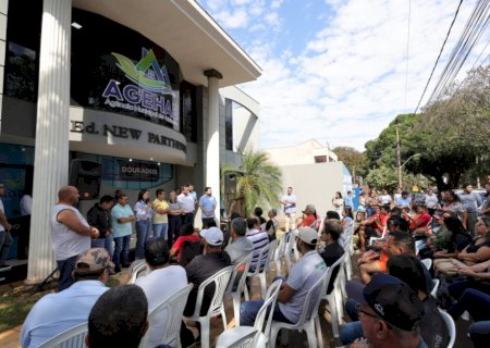 Prefeitura entrega mais 75 títulos de regularização fundiária em Dourados