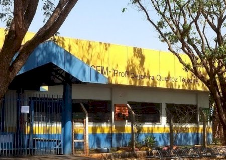 Zé Teixeira solicita recursos para melhoria em escola de Dourados