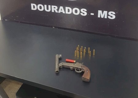 Polícia Civil prende homem com arma e munições em conveniência de Dourados