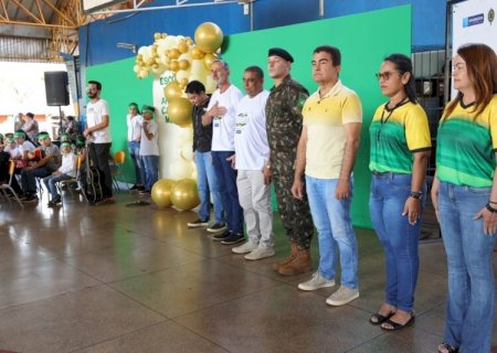 Prefeito convoca alunos a cuidar do patrimônio público durante Hora Cívica