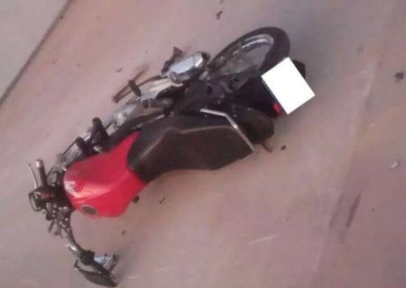 Motociclista morre ao perder controle da dire&ccedil;&atilde;o e bater em poste