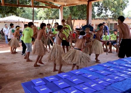 Ensino em escolas indígenas de MS terá reforço com doação de celulares apreendidos em presídios
