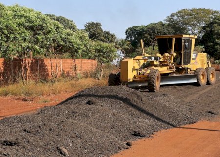 Prefeitura leva cascalhamento para as ruas do distrito de Vila Formosa