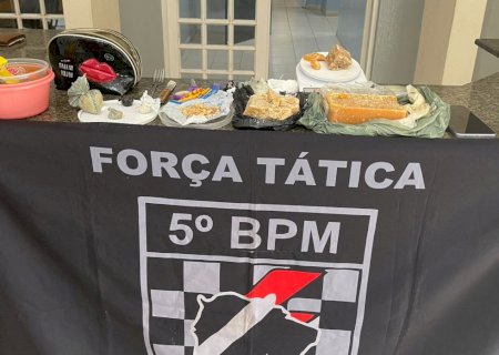 Polícia Militar fecha ponto de distribuição de drogas e apreende mais de 1kg de cocaína em Coxim