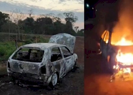 Corpo carbonizado é encontrado dentro de carro incendiado em Rio Brilhante