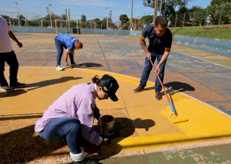 Prefeitura renova pintura das quadras poliesportivas do Parque Antenor Martins