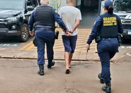 Padrasto é esfaqueado por enteado em crise de abstinência