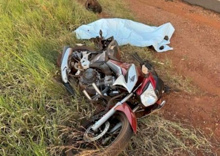 Motociclista morre em rodovia atingido por carreta e caminh&atilde;o-tanque