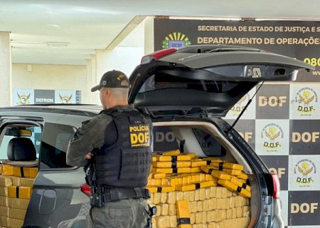 Carro é recuperado pelo DOF com 1 tonelada de maconha em Dourados