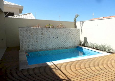 Criança de 2 anos morre após se afogar em piscina em Vicentina