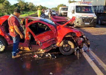 Acidente com cinco veículos mata mulher e deixa 12 feridos na BR-163 em MS