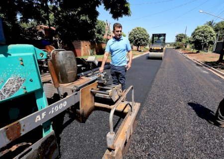Prefeitura avança com pavimentação asfáltica no bairro Altos do Indaiá