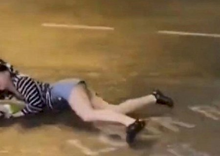 Mulher é jogada no asfalto e arrastada pelos cabelos pelo marido em Rio Brilhante