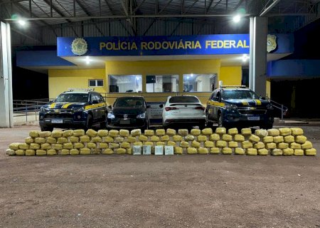 PRF apreende 107 Kg de skunk e prende dupla em Miranda