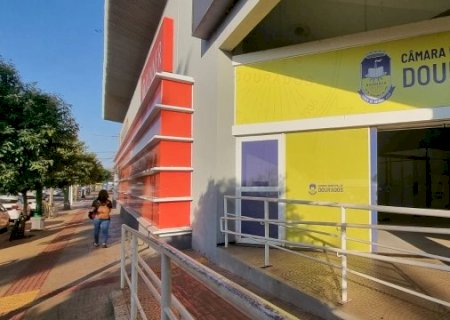 Câmara de Dourados abre licitação para compra de mobiliário e equipamentos de climatização