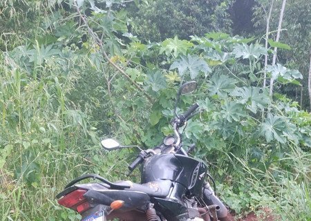 PM prende dois homens e recupera motocicleta furtada no Jardim Esplanada