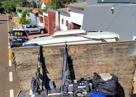 PRF apreende 3,5 toneladas de maconha, armas e munições entre MS e o Paraná
