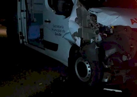 Mulher morre após ser atropelada por ambulância na BR-463