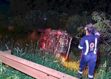 Colisão entre caminhonetes na BR-163 deixa condutor ferido em Dourados