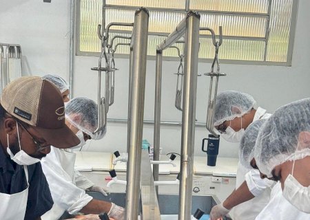 Prefeitura inicia preparo de pescados que serão comercializados na 2ª Festa da Páscoa