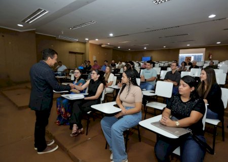 Prefeitura empossa profissionais e amplia estrutura da saúde e serviços públicos