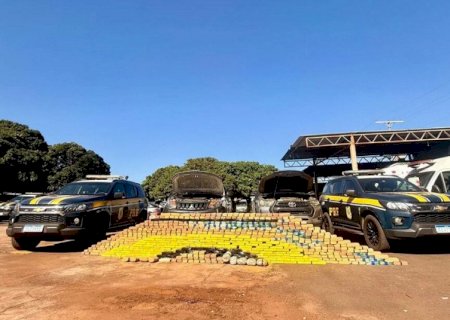 PRF apreende mais de meia tonelada de cocaína em caminhonetes na BR-060