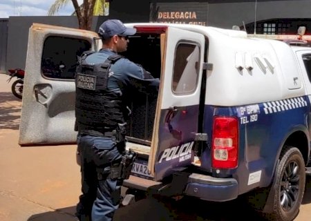 Homem é detido pela Polícia Militar acuado de violência doméstica em Angélica