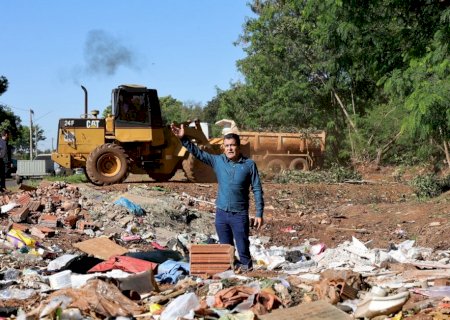 Prefeito pede conscientização para evitar descarte de lixo em áreas de preservação