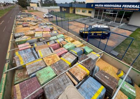 PRF apreende 6 toneladas de maconha escondidas em carga de soja em MS