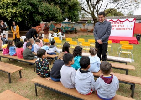 Prefeito entrega diploma de Pequenos Cientistas para alunos do Ceim Vittório Fedrizzi