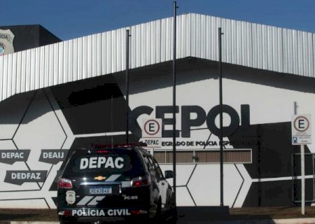 Homem faz atendente ref&eacute;m em assalto e incendeia viatura ao ser preso