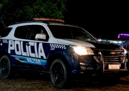 Grupo armado invade casa, rende mulher e mata homem na frente da fam&iacute;lia