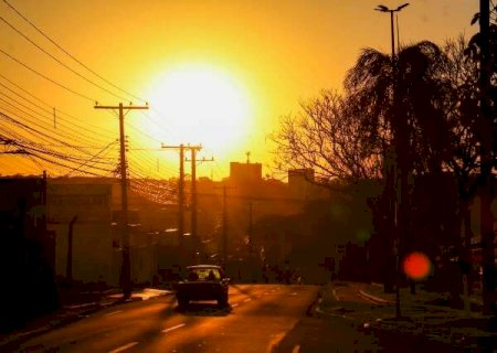 Ter&ccedil;a-feira em MS ser&aacute; de calor intenso e alerta para umidade de at&eacute; 10%